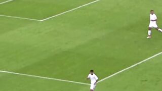 Keseruan dalam Pertandingan Sepak Bola