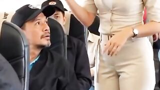 Dengan senyum hangat