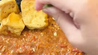 Makan Siang Lahap Pakai Pecak Lele Sambal Dadak, Pedas Segar Nagih!