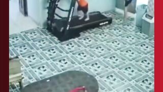 Kejadian Yang Tak Terduga Terekam Cctv