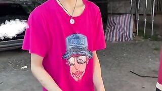 Wow, the mukbang of various delicious street foods has gone viral!!