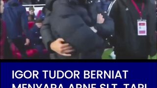 Igor Tudor mencoba menyapa Arne Slot sebelum laga Spurs vs Liverpool