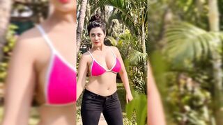 Indian Girl Sara Mithal Dance