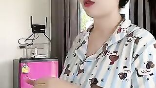 Kucing Kecil Turut Perintah