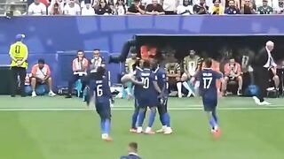 Sempat Ditunda Badai Petir, Prancis Tetap Tampil Ngeri Lawan Irak di Piala Dunia! 😭💀