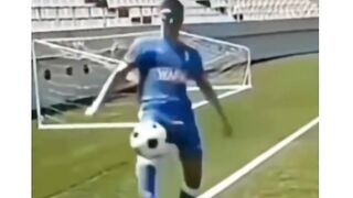 Ronaldinho adalah satu dari hanya 39 pemain dalam sejarah video gim FIFA yang meraih peringkat kemampuan bintang lima