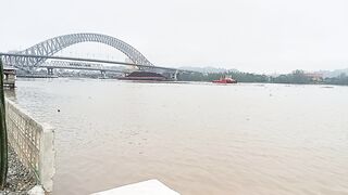 Pemandangan Jembatan Kembar