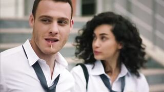 134. Amanecer (Gunesi Beklerken), en español