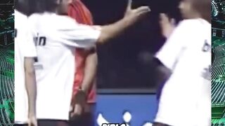 Salah satu momen paling kocak dan ikonik di balik layar AC Milan! 🔴⚫