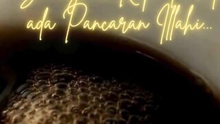 Dalam Retaknya Secangkir Kopi Pahit, ada Pancaran Illahi