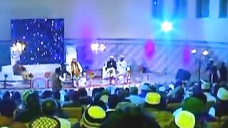 دوست آگے کچھ پیچھے کچھ