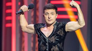 Угарный попугай РАЗНЁС зал