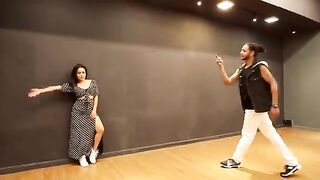 AANKH_MAREY_|_NEHA_KAKKAR_dances_to_her_own_song_|
