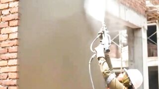 Efficient Concrete Spraying Technique for Wall Plastering | Smart Construction👷