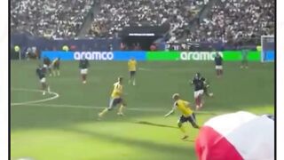 Mbappé luar biasa banget