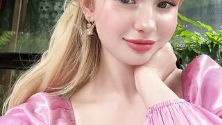 Viral Mukena Putih Pink