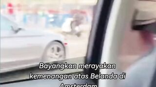 Heboh! Fans Maroko Pesta Pora di Amsterdam Setelah Kalahkan Belanda Deskripsi: