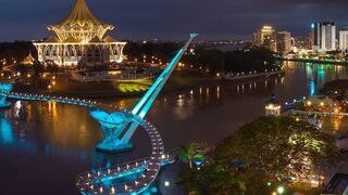 Kuching serawak sebagai salah satu destinasi wisata favorit di Malaysia.