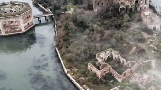 Pulau yang Dipenuhi Tulang Manusia