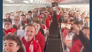 Saat satu pesawat diisi fans Munchen semua!