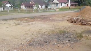 Suasana desa di perbatasan malaysia indonesia di kalimatan barat. Desa sebunga