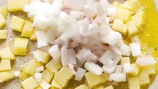 ডিম ও আলুর এই রেসিপিটি একবার ট্রাই করেই দেখুন! 🤤