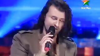 Sonu_nigam___Rahat_fateh_ali_khan___Beautiful_jugalbandi_with_legend_Asha_Bhosle___At_Chote_ustad(360p).mp4