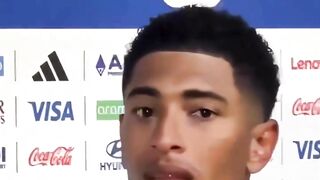 🎥 Setelah pertandingan, kamera menangkap semua ekspresi Jude Bellingham saat dia menjawab wartawan.