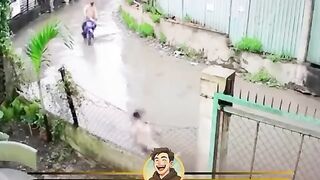 Misteri 'Jebakan Batman' di Aspal Basah! Motor Sampai Pejalan Kaki Antre Cium Jalanan di Titik yang Sama