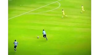 Mario Balotelli mencetak salah satu dwigol dengan teknik paling sempurna dalam sejarah Kejuaraan Eropa