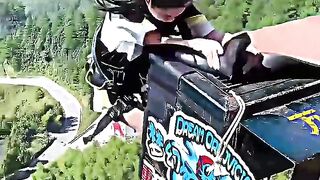 Normal jump VS King of bungee jumping