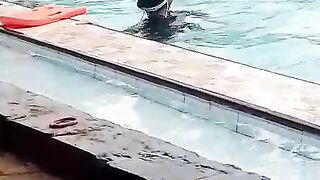 Belajar berenang