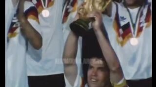Maradona menangis