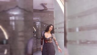 Indian Girl Ria Shoor Dance