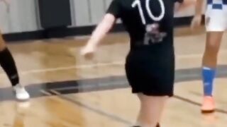 🔥 Viral Football Title: “She Danced Past Defenders Like They Weren’t Even There 😳⚽”