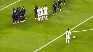 Pada usia 40 tahun, Vozinha telah menjadi sensasional di Piala Dunia ini
