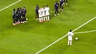 Pada usia 40 tahun, Vozinha telah menjadi sensasional di Piala Dunia ini 2