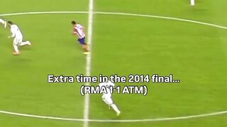 Cuma di extra time, kamu bisa lihat Cristiano Ronaldo jadi bek kiri. 🤯 3