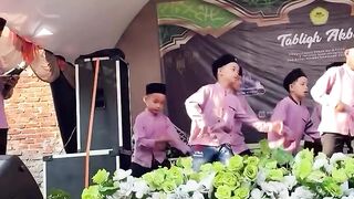 Ketawanya ngeledek banget😂 .....Cr