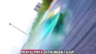 menyalipkan tikungan tajam