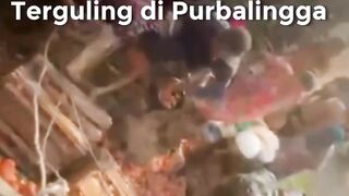 Miris! Mobil Terguling di Purbalingga, 1,3 Ton Telur Ludes Dijarah Warga 2