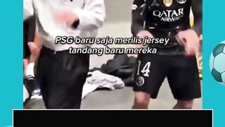 Menurut kalian, jersey ini dapet nilai berapa dari 1-10? Coba drop di kolom komentar! 👇