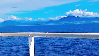 Pulau Komodo Dari Laut