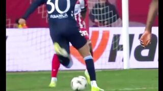 Gol luar biasa yang dicetak oleh Fer López