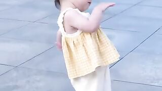 姨姨們~給你們跳一段傣族舞