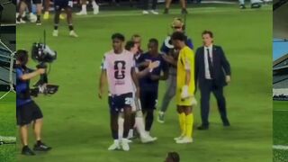 Umur 40 tahun, cuma main di divisi 2, tapi bikin Lionel Messi frustrasi semalaman! 🔥