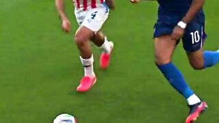 Tapi itulah Mbappe yang membedakan pemain hebat dengan pemain spesial yang memiliki pontensial