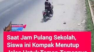 Respect! Pelajar Thailand Adang Jalan, Pengendara Rela Sabar Menanti