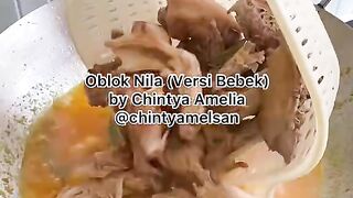 Resep Oblok Nila Versi Bebek, Bumbu Medok & Bebeknya Lembut Banget!
