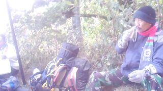 ASYIKNYA MENDAKI GUNUNG LAWU